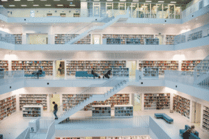 Foto van de binnenkant van een bibliotheek, heel veel publicaties